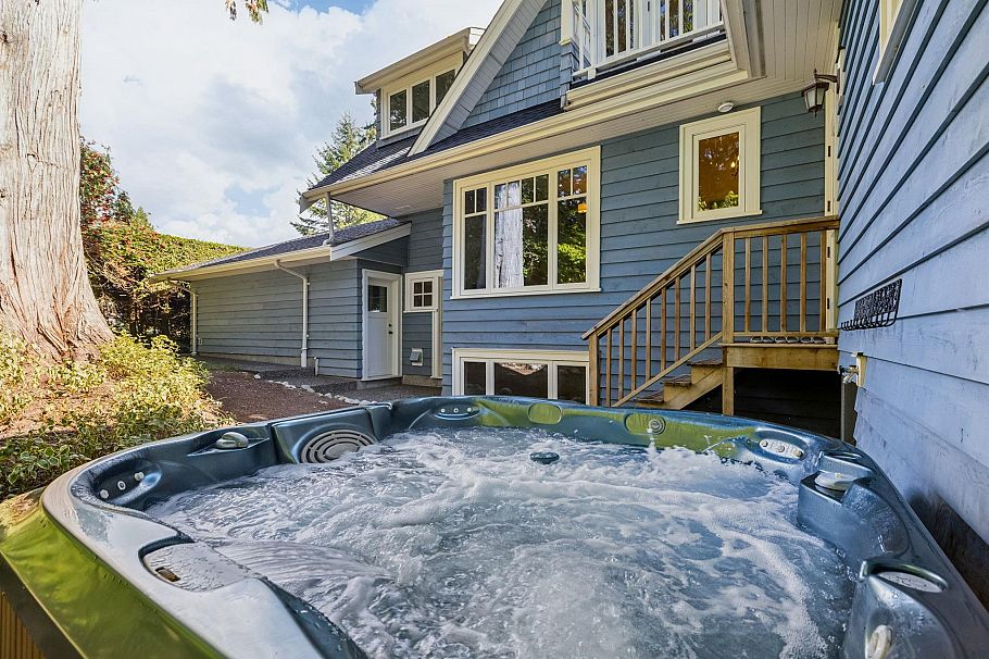 3815 Sunnycrest Drive North Vancouver, BC - 38