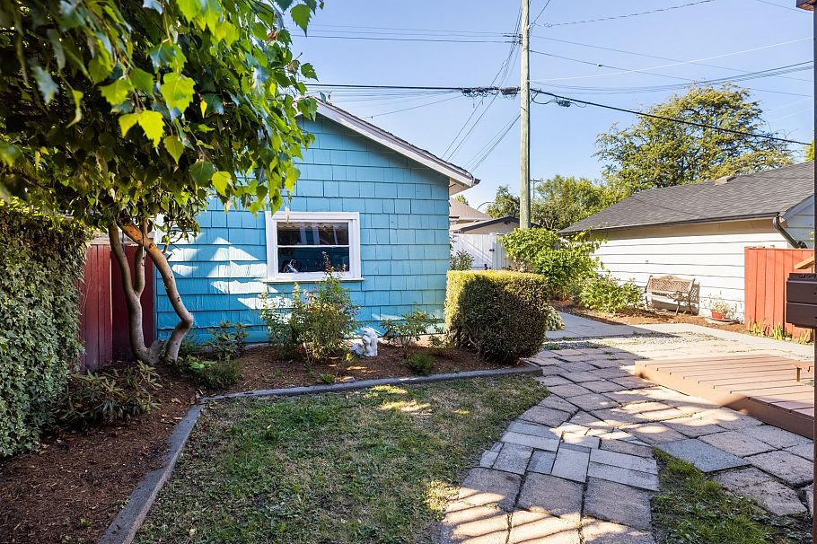 3311 W 8th Avenue Vancouver, BC - 21
