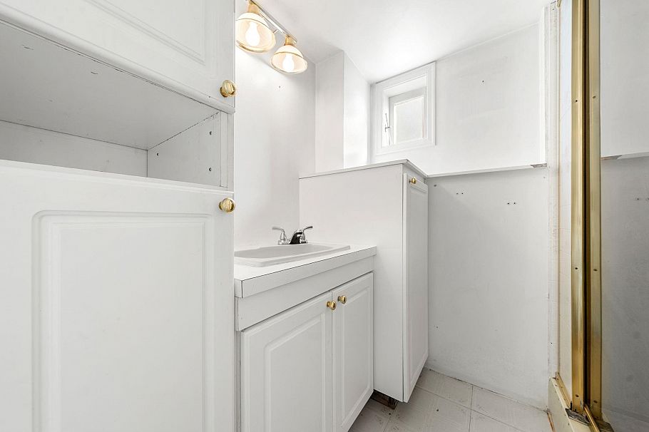 2554 Adanac Street Vancouver, BC - 32