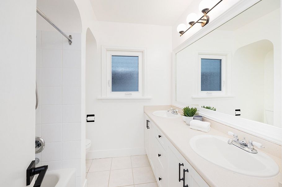 3311 W 8th Avenue Vancouver, BC - 27