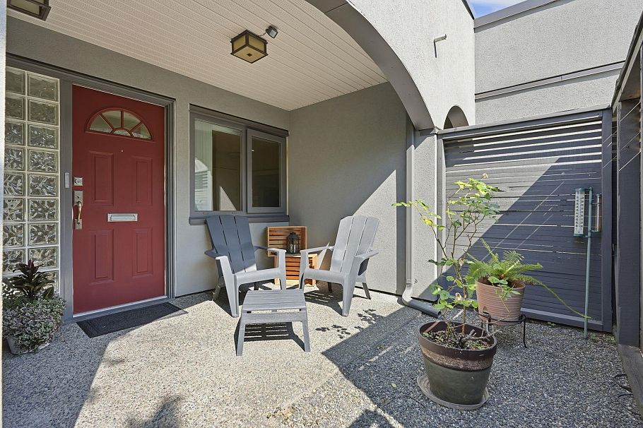 1344 W 7th Avenue Vancouver, BC - 3