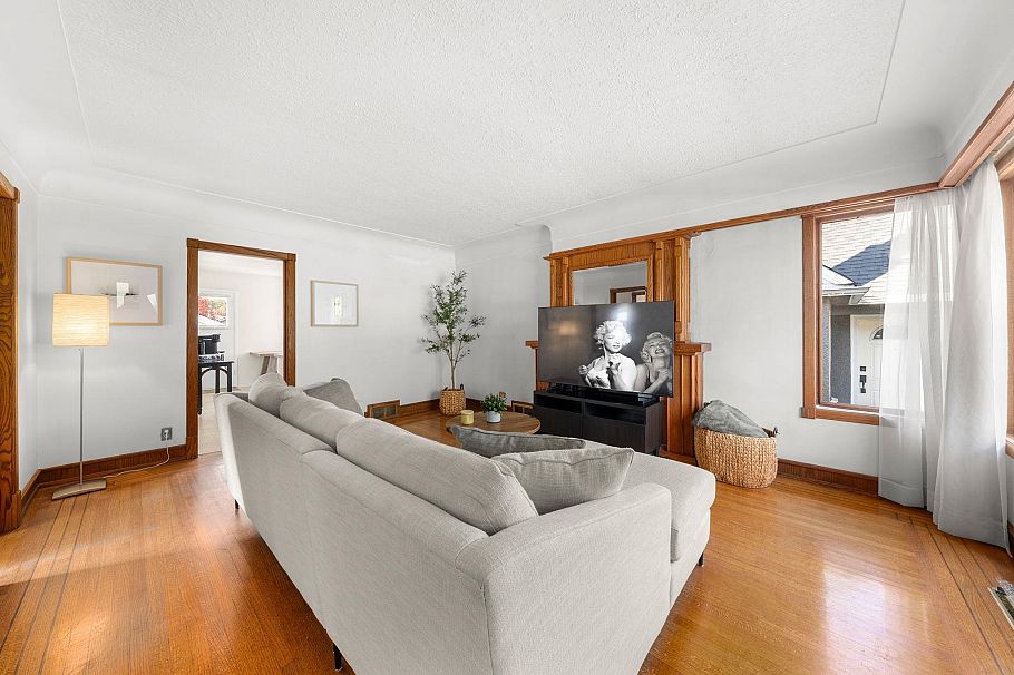 2554 Adanac Street Vancouver, BC - 13