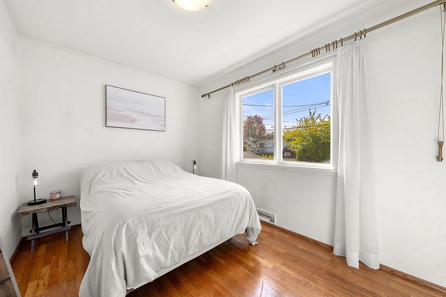 2554 Adanac Street Vancouver, BC - 22