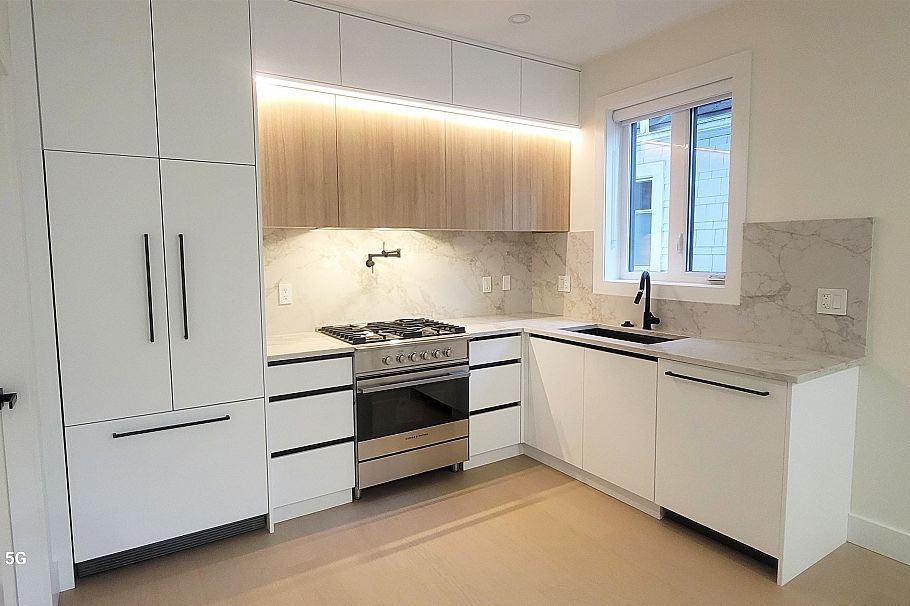 1 2741 Grant Street Vancouver, BC - 7