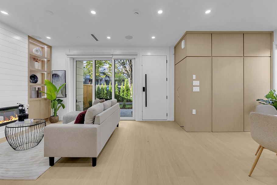 1 2888 E 6th Avenue Vancouver, BC - 2