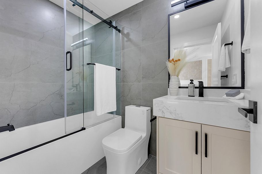 2 2888 E 6th Avenue Vancouver, BC - 18