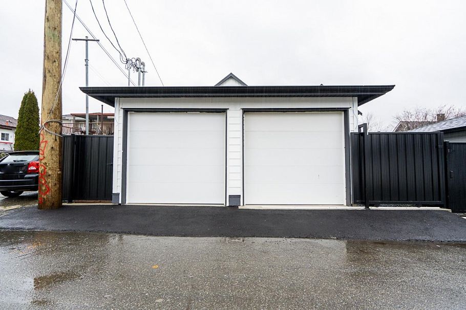 2 2753 Nanaimo Street Vancouver, BC - 25