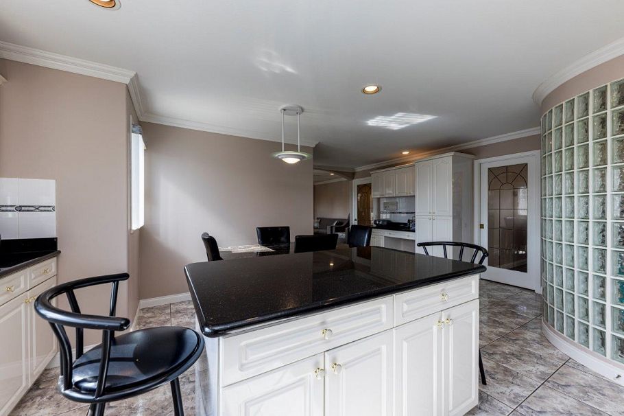 449 E 16th Street North Vancouver, BC - 11