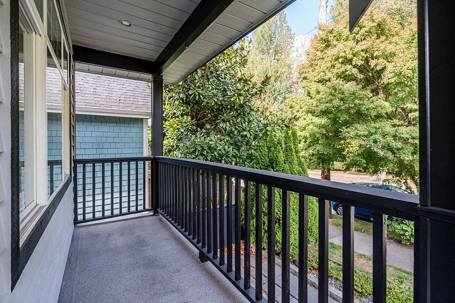 1546 E 2nd Avenue Vancouver, BC - 5