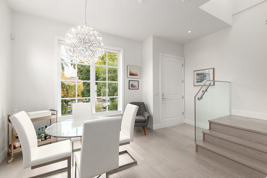 220 E 40th Avenue Vancouver, BC - 4