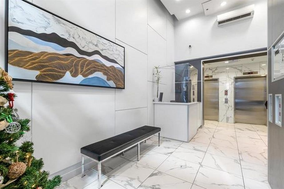 402 480 Robson Street Vancouver, BC - 9