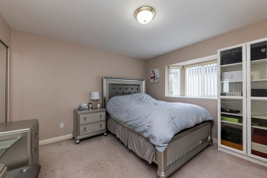 449 E 16th Street North Vancouver, BC - 23