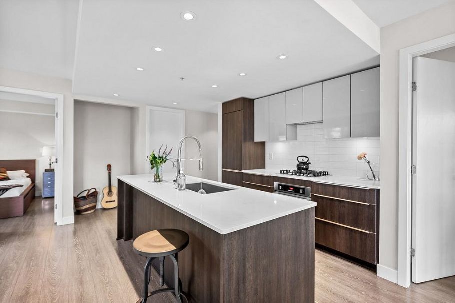 324 1588 E Hastings Street Vancouver, BC - 4