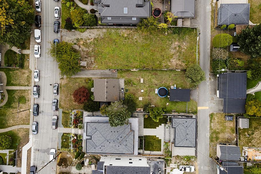 446 E 16th Street North Vancouver, BC - 20