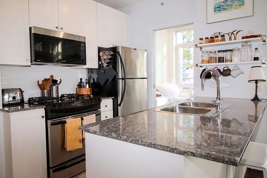 402 480 Robson Street Vancouver, BC - 5