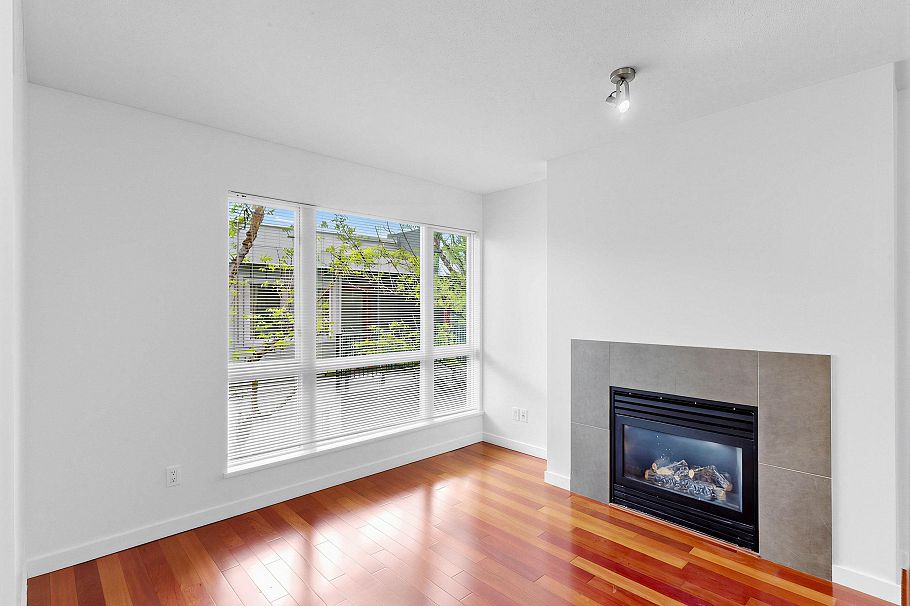 210 670 W 6th Avenue Vancouver, BC - 4
