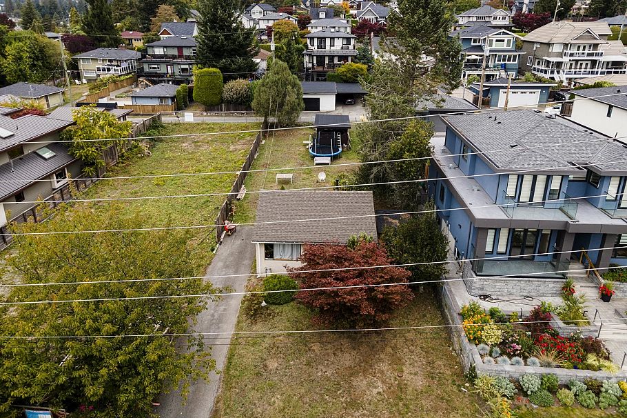 446 E 16th Street North Vancouver, BC - 21