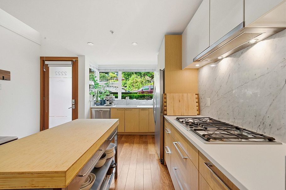 2222 Caledonia Avenue North Vancouver, BC - 3