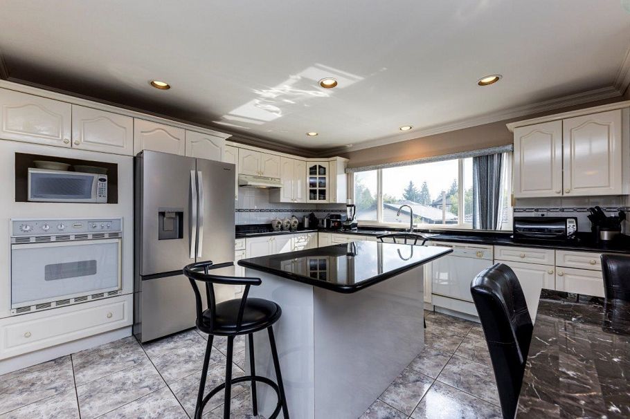 449 E 16th Street North Vancouver, BC - 9