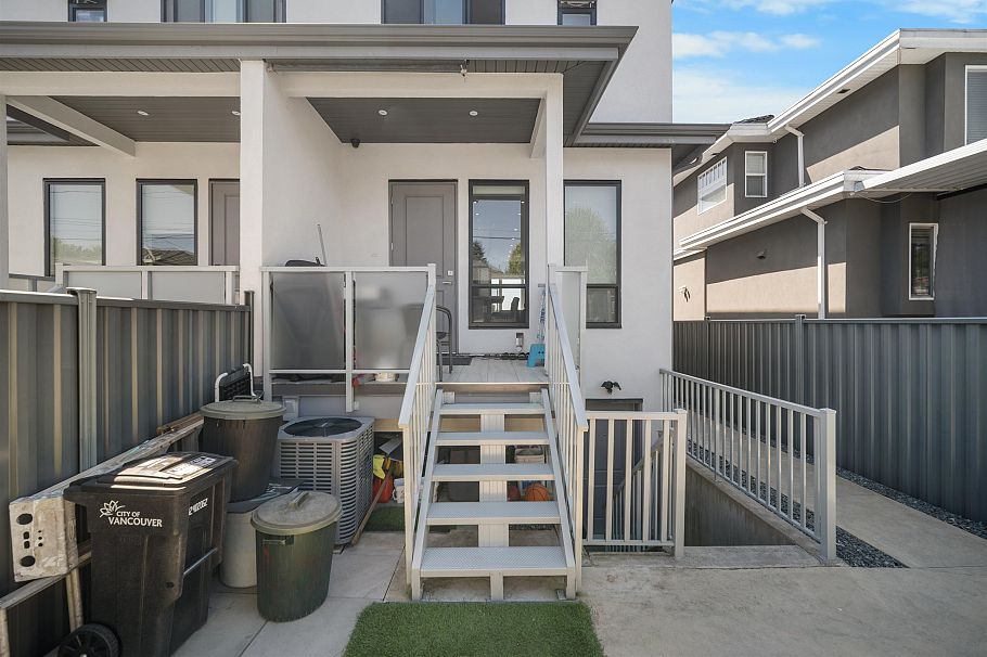 1475 E 55th Avenue Vancouver, BC - 2