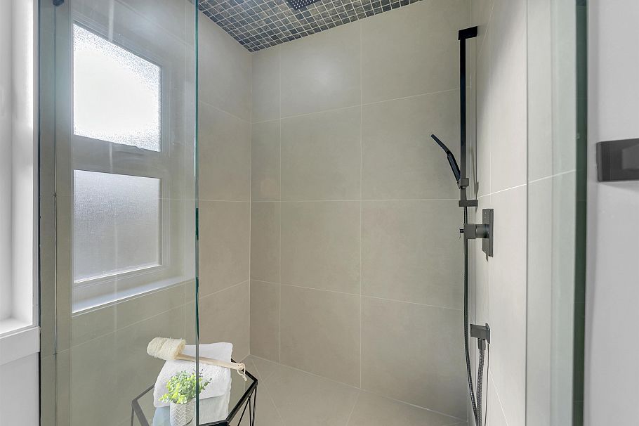 1 2888 E 6th Avenue Vancouver, BC - 37