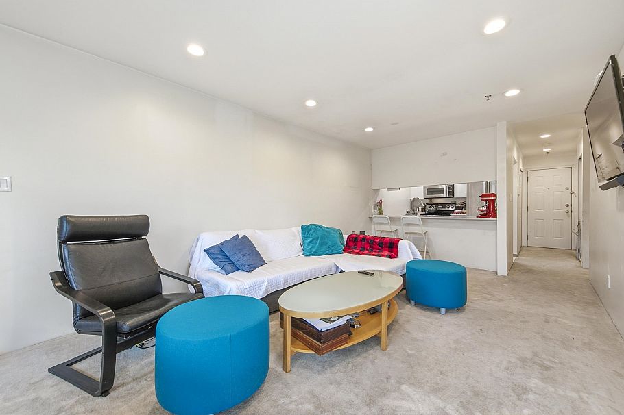 107 3280 W Broadway Vancouver, BC - 2