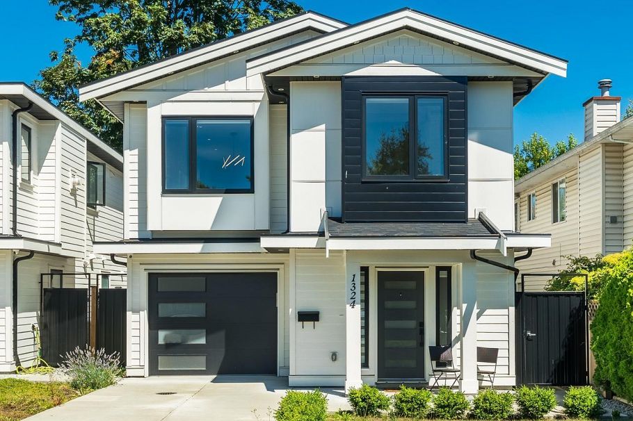1324 W 15th Street North Vancouver, BC - 24