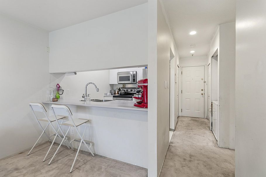 107 3280 W Broadway Vancouver, BC - 8