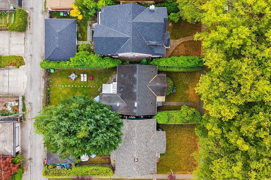 3883 W 20th Avenue Vancouver, BC - 9