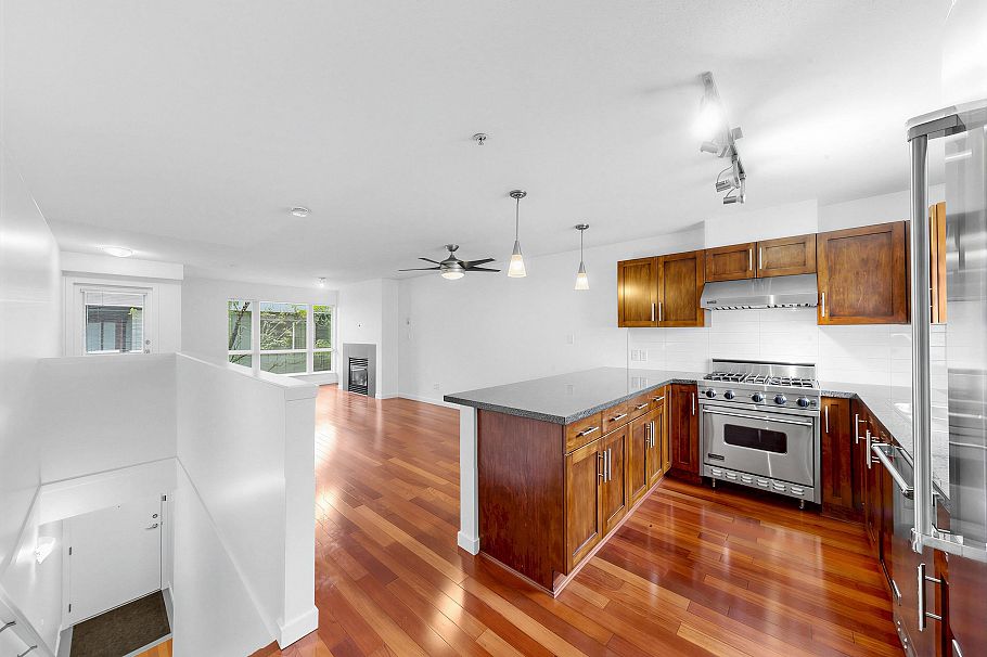 210 670 W 6th Avenue Vancouver, BC - 6