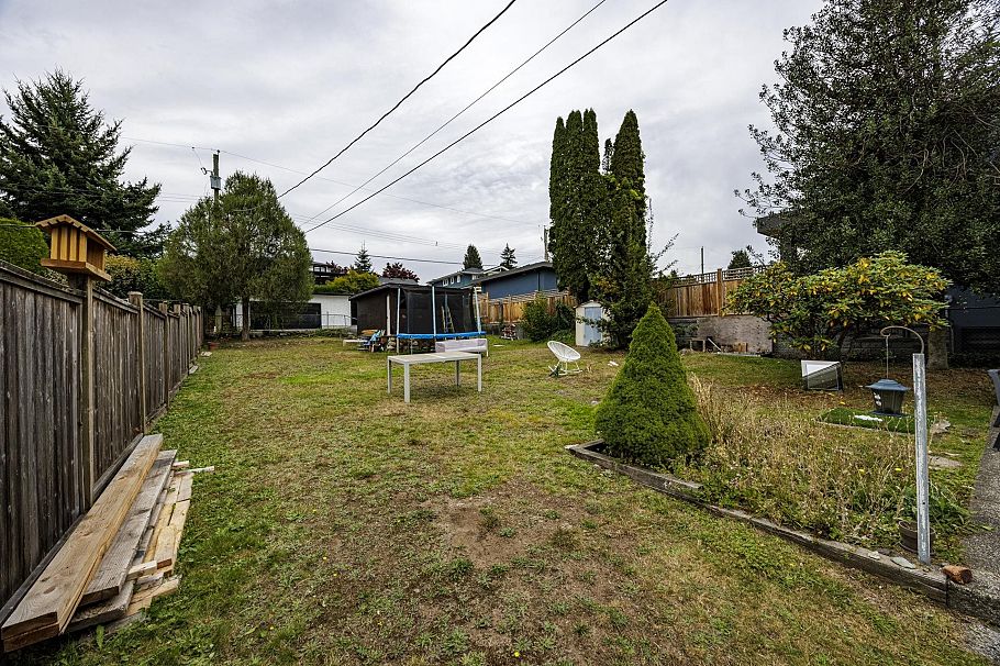 446 E 16th Street North Vancouver, BC - 15
