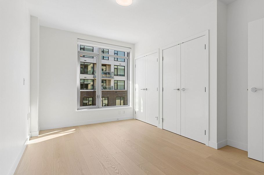 302 777 Harbour Way North Vancouver, BC - 2