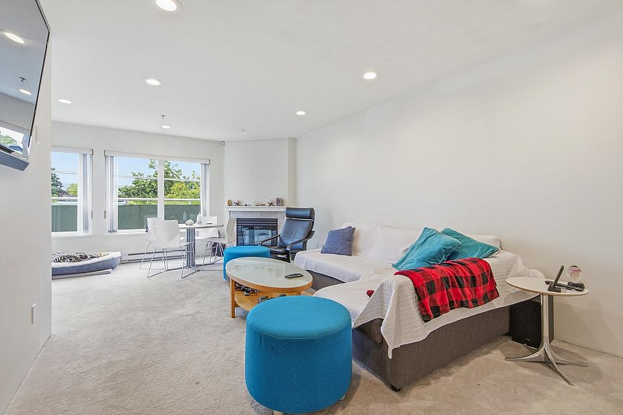 107 3280 W Broadway Vancouver, BC - 4