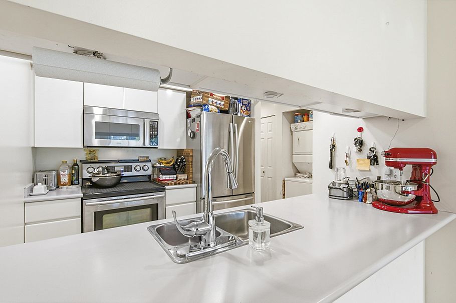 107 3280 W Broadway Vancouver, BC - 11