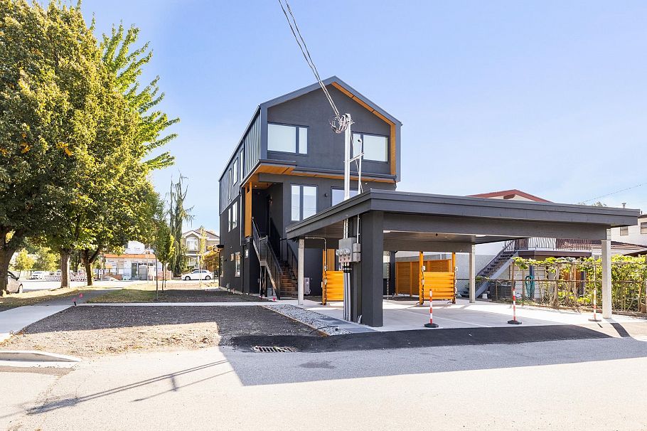 3 2995 Adanac Street Vancouver, BC - 23