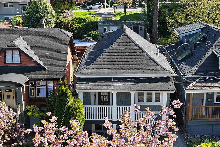454 E 28th Avenue Vancouver, BC - 2