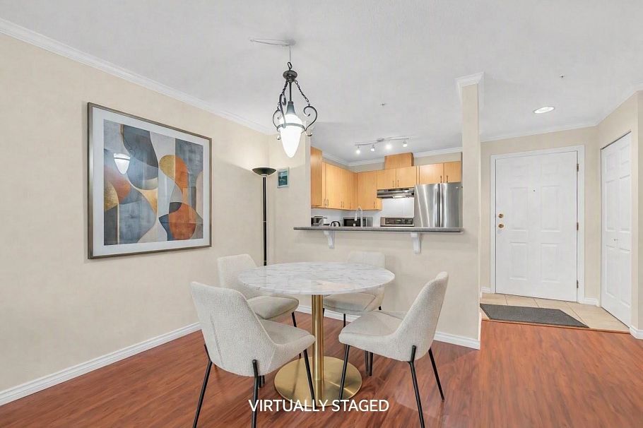 210 175 E 10th Street North Vancouver, BC - 8