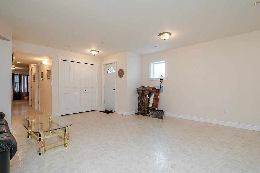 1546 E 2nd Avenue Vancouver, BC - 32