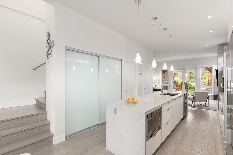 220 E 40th Avenue Vancouver, BC - 7