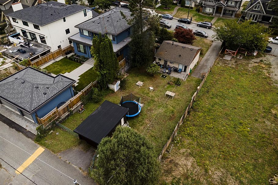 446 E 16th Street North Vancouver, BC - 10