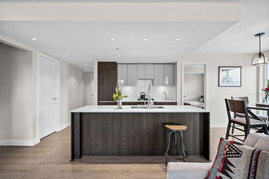 324 1588 E Hastings Street Vancouver, BC - 5