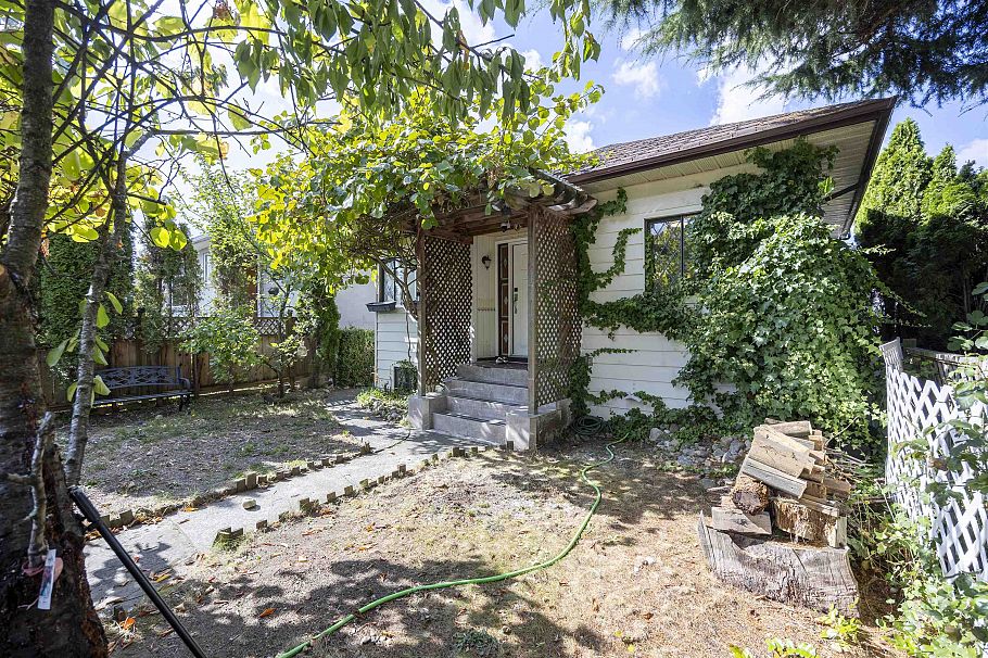 4605 Rupert Street Vancouver, BC - 3