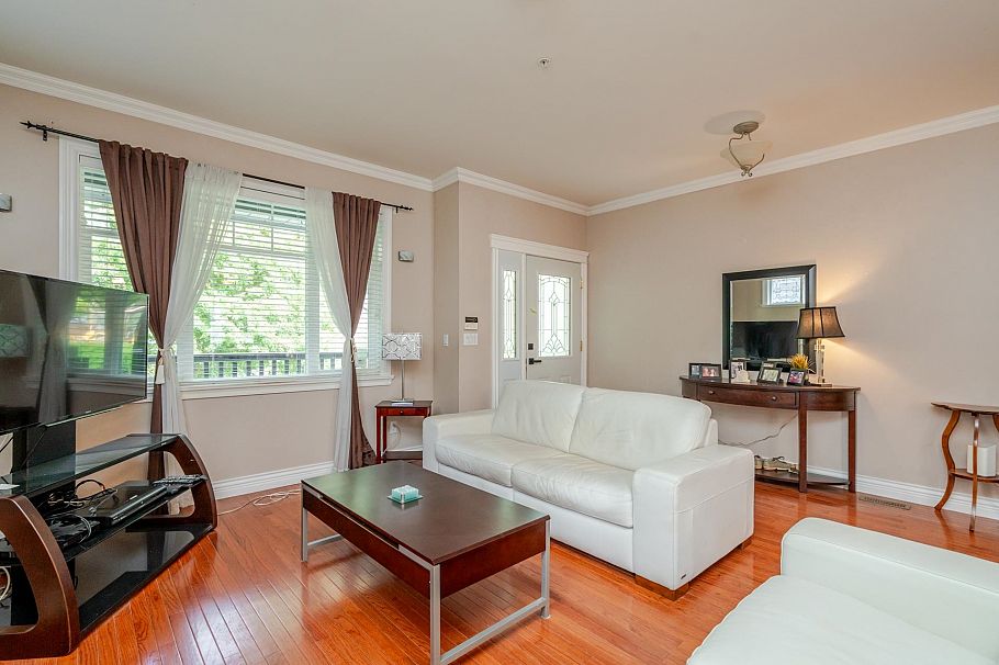 1546 E 2nd Avenue Vancouver, BC - 9