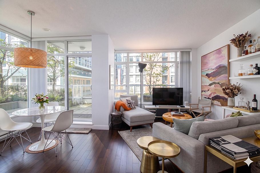 402 480 Robson Street Vancouver, BC - 2