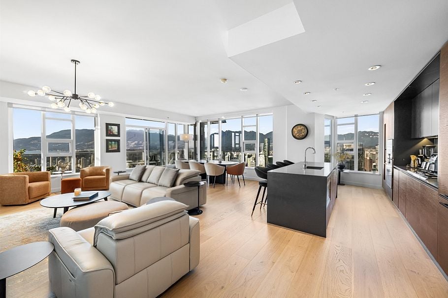 5602 1289 Hornby Street Vancouver, BC - 3