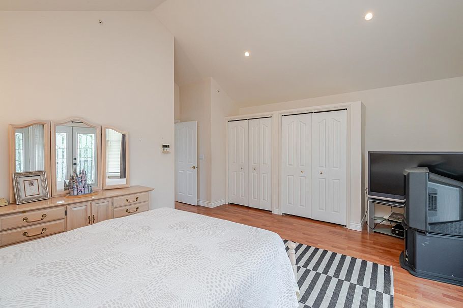 1546 E 2nd Avenue Vancouver, BC - 27