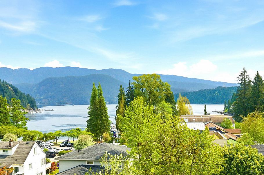 2222 Caledonia Avenue North Vancouver, BC - 1