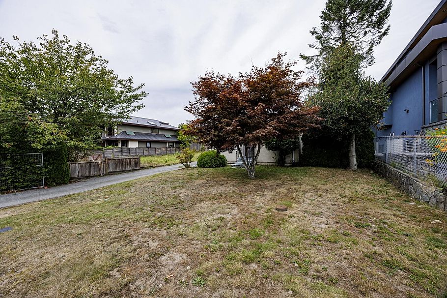 446 E 16th Street North Vancouver, BC - 26