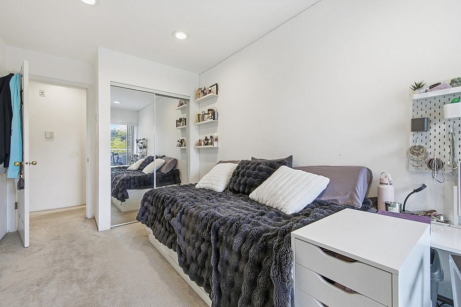 107 3280 W Broadway Vancouver, BC - 17
