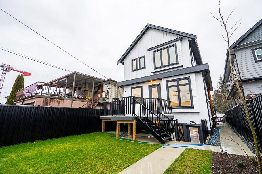 2 2753 Nanaimo Street Vancouver, BC - 24